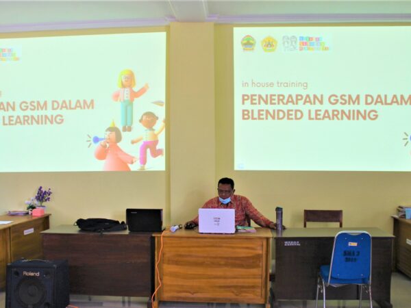 In House Training (IHT) Penerapan Gerakan Sekolah Menyenangkan (GSM) dalam Blended Learning In House Training (IHT) Penerapan Gerakan Sekolah Menyenangkan (GSM) dalam Blended Learning