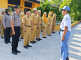 POLRI PEDULI PENDIDIKAN, AKP YUN ISWANDI, S.H DARI POLRES REMBANG JADI PEMBINA UPACARA DI SMAN 3 REMBANG